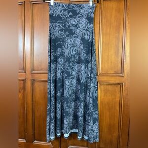 lularoe maxi womens size xs Gray With Pinkish Gray Floral Design Lknw Poly Spand